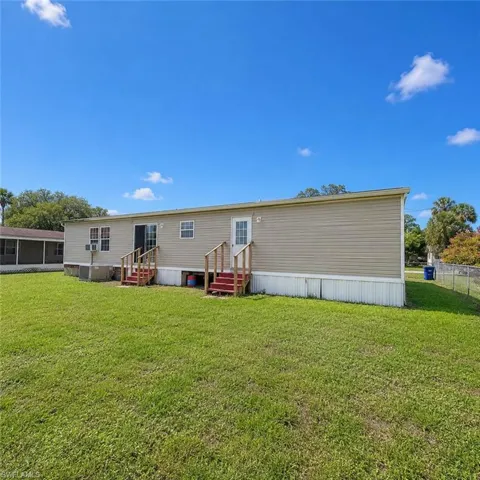 7607 Peyraud Dr, North Fort Myers, Florida 33917