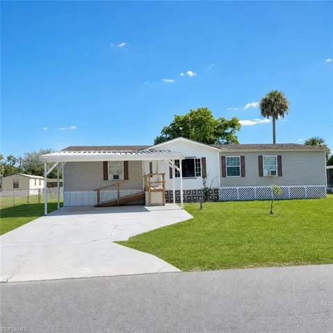 7607 Peyraud Dr, North Fort Myers, Florida 33917