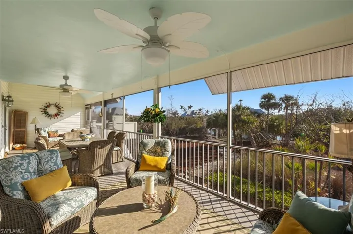 Sunroom with ceiling fan