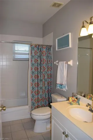 Guest Bath to share with Bedroom 2 & 3