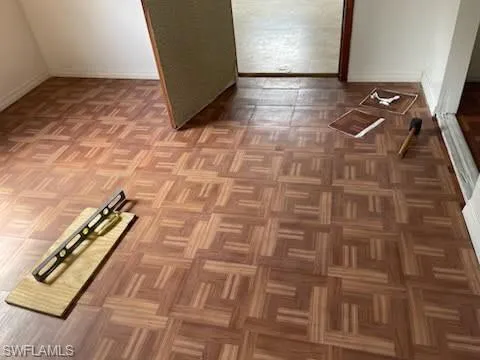 Detailed view of baseboards