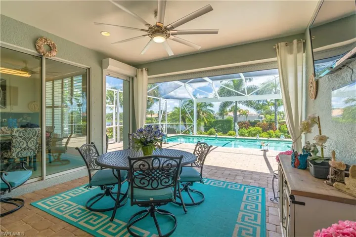Sunroom with ceiling fan