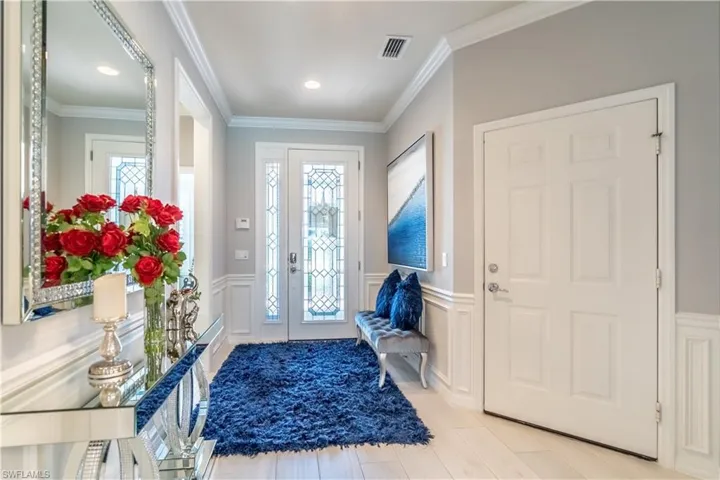 Foyer entrance with crown molding