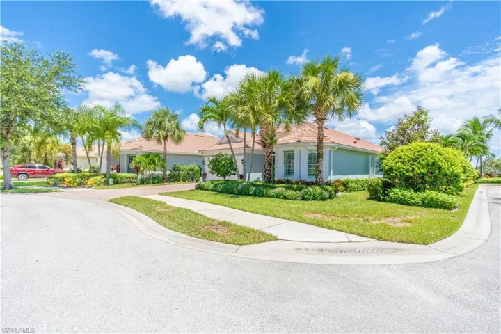 View of front of property featuring a front yard