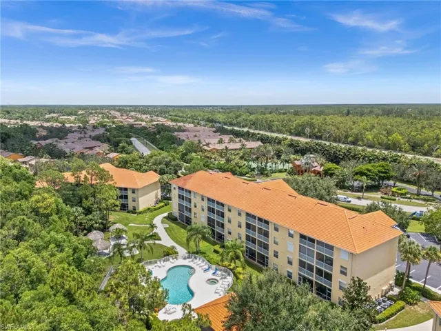 Perfect location walk to shops & dining