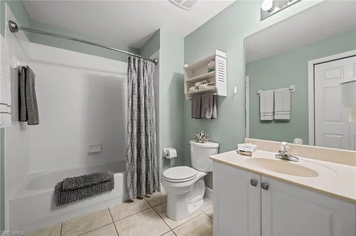 Oversized Guest bath