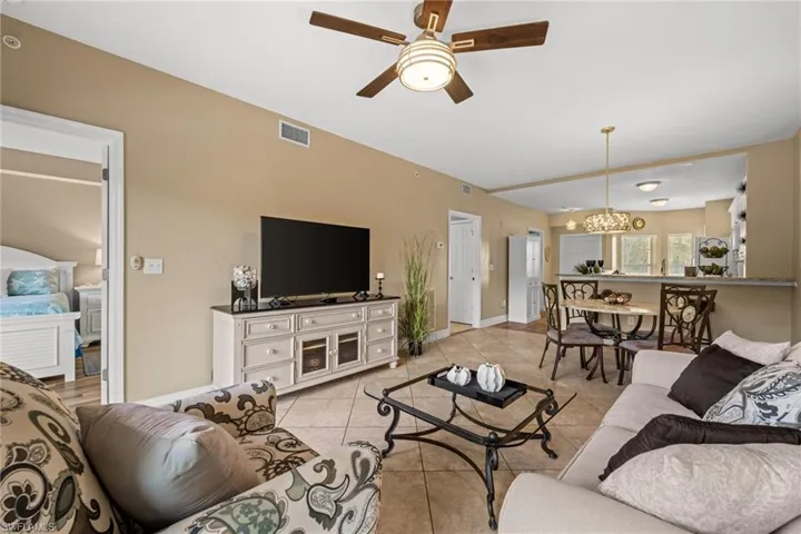 9175  Celeste  DR, Naples, FL 34113