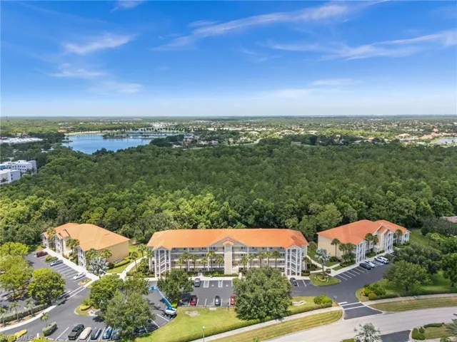 9175  Celeste  DR, Naples, FL 34113