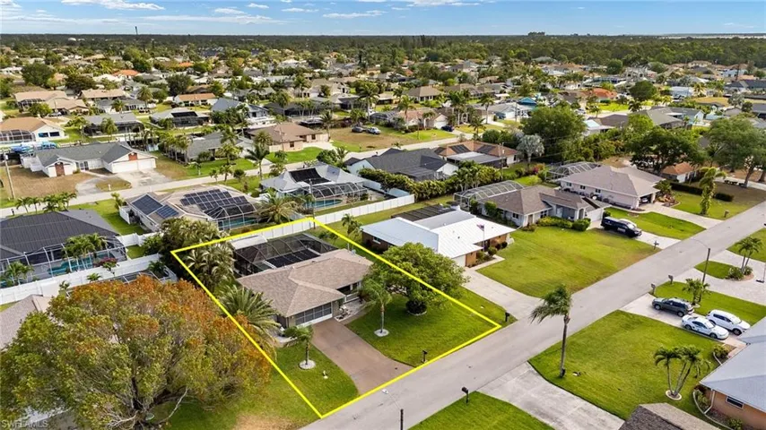 2115 SE 11th  ST, Cape Coral, FL 33990