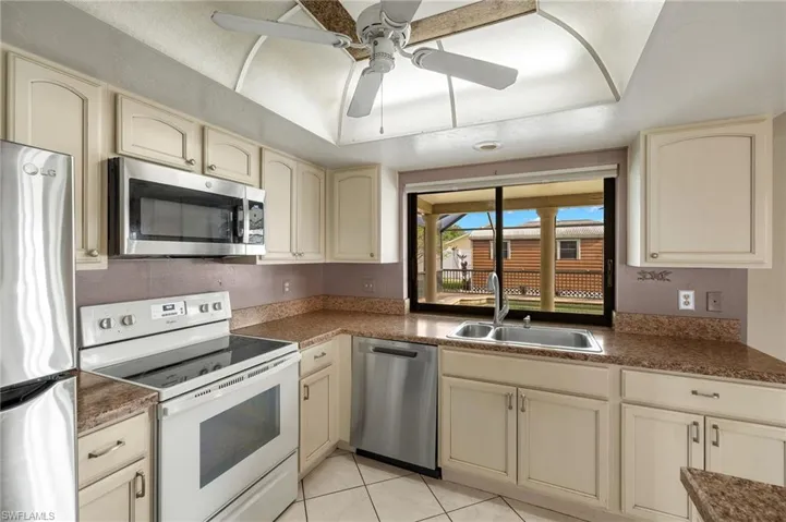 2115 SE 11th  ST, Cape Coral, FL 33990