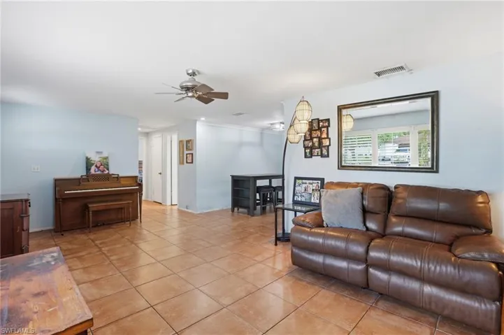 27605  Playa Del Rey  LN, Bonita Springs, FL 34135