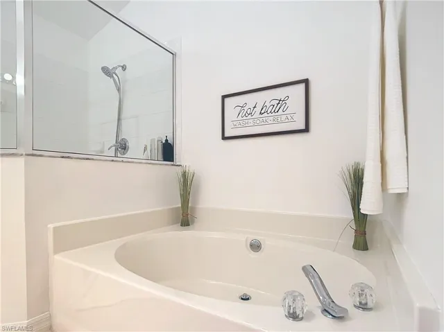 8452 Indian Wells Way, Naples, Florida 34113