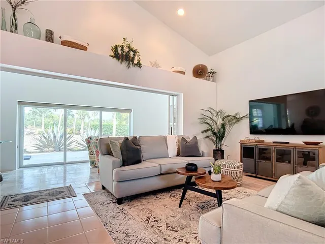 8452 Indian Wells Way, Naples, Florida 34113