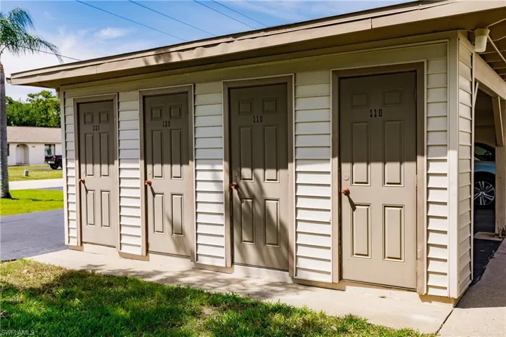 5917  Littlestone  CT, North Fort Myers, FL 33903