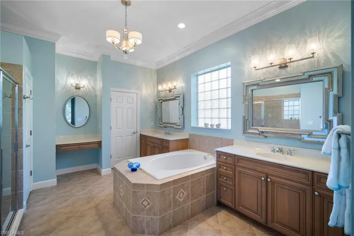 8788  Mustang Island  CIR, Naples, FL 34113