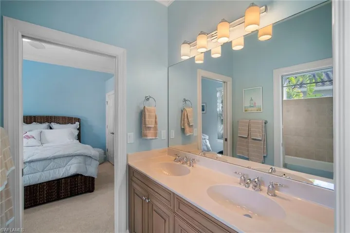 8788  Mustang Island  CIR, Naples, FL 34113