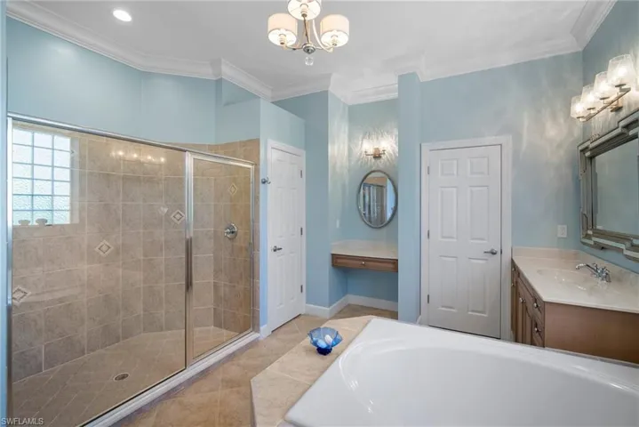 8788  Mustang Island  CIR, Naples, FL 34113