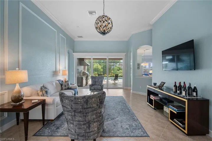 8788  Mustang Island  CIR, Naples, FL 34113