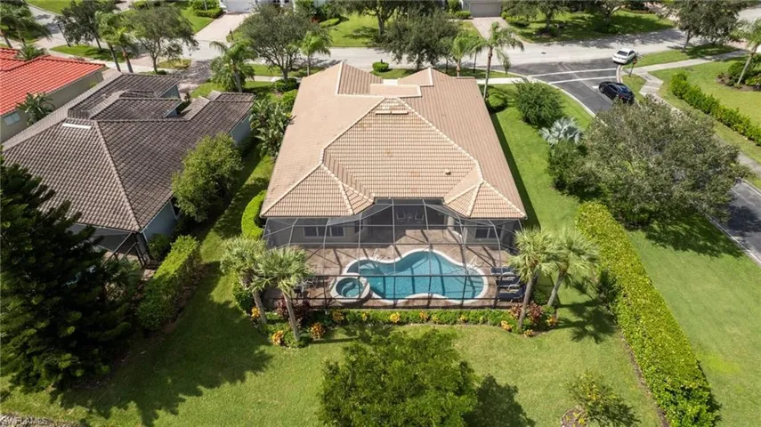 8788  Mustang Island  CIR, Naples, FL 34113