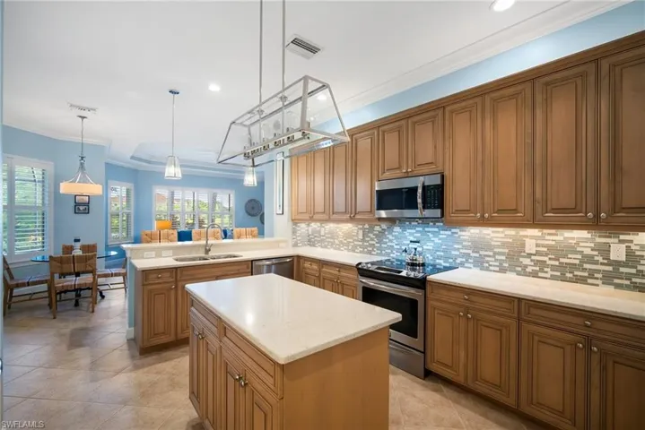 8788  Mustang Island  CIR, Naples, FL 34113