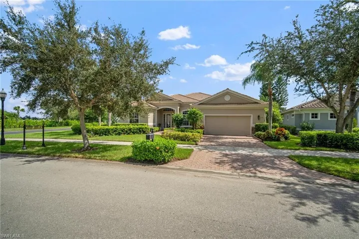 8788  Mustang Island  CIR, Naples, FL 34113