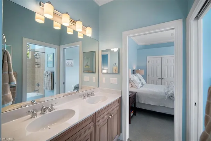 8788  Mustang Island  CIR, Naples, FL 34113