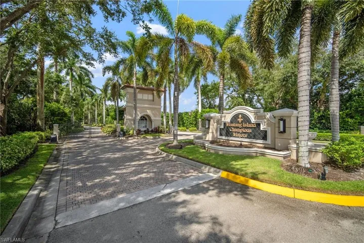 8788  Mustang Island  CIR, Naples, FL 34113