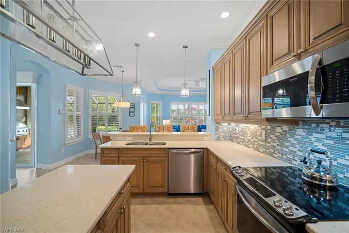 8788  Mustang Island  CIR, Naples, FL 34113