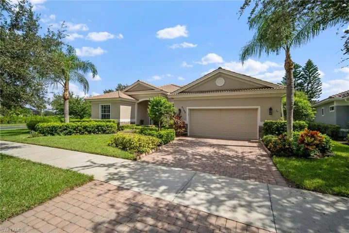8788  Mustang Island  CIR, Naples, FL 34113