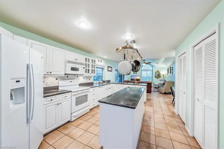 3388 Hanover CT, NAPLES FL 34112