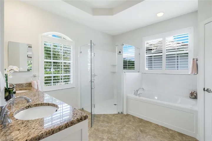 1932  Springberry  CIR, Naples, FL 34109