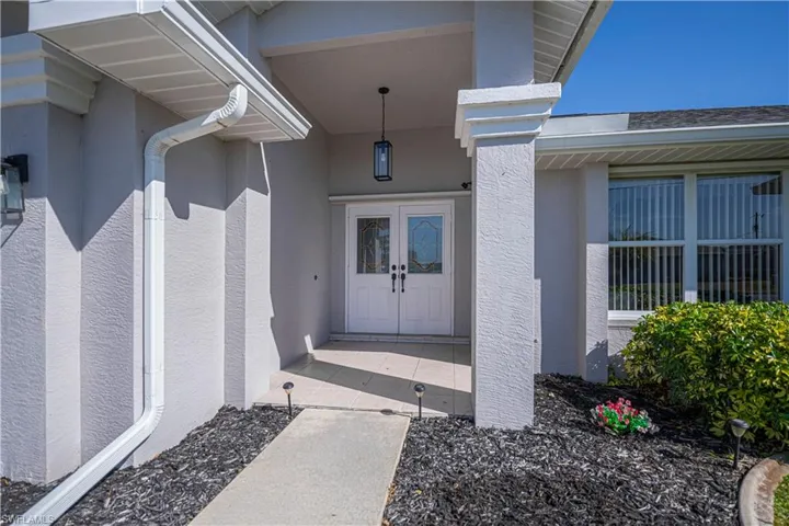 2201 SE 10th  AVE, Cape Coral, FL 33990