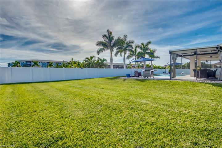 What could you do with this additional space?  Dreamed of having yoru own garden?  Pllenty of rom!