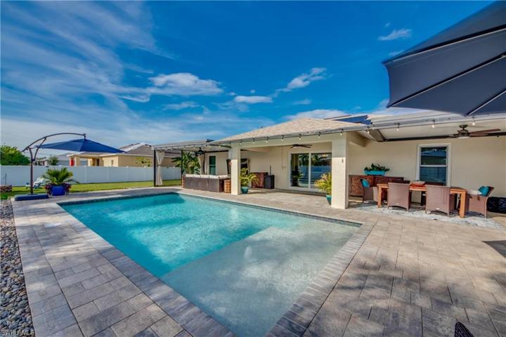 Back view of the pool and patio - check out the large sunshelf and bubbler!