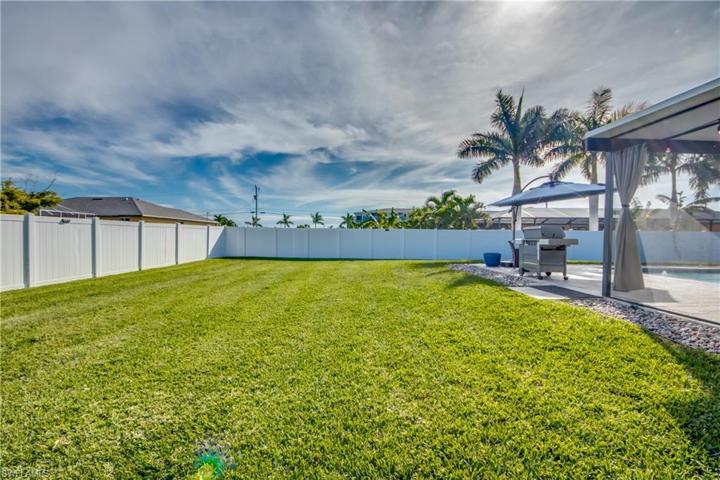 View of the side yard (east side).  Double gates make it easy access if you have a boat or jetskis etc.