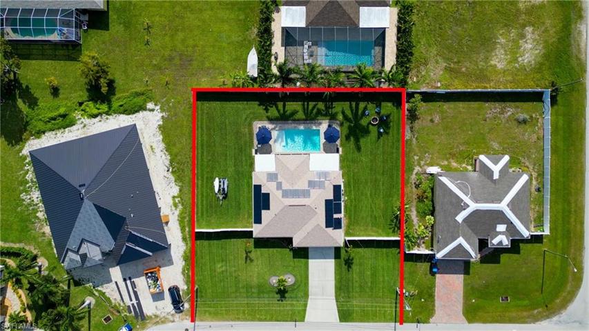 A private oasis in the heart of the South West Cape!  South facing and an elongated driveway with plenty of room for parking!
