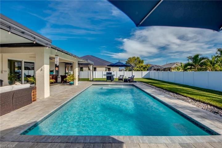 This home is located with walking distance to schools, easy access to shopping and restaurants and would make a FABULOUS permanent home or evvn a vacation rental!