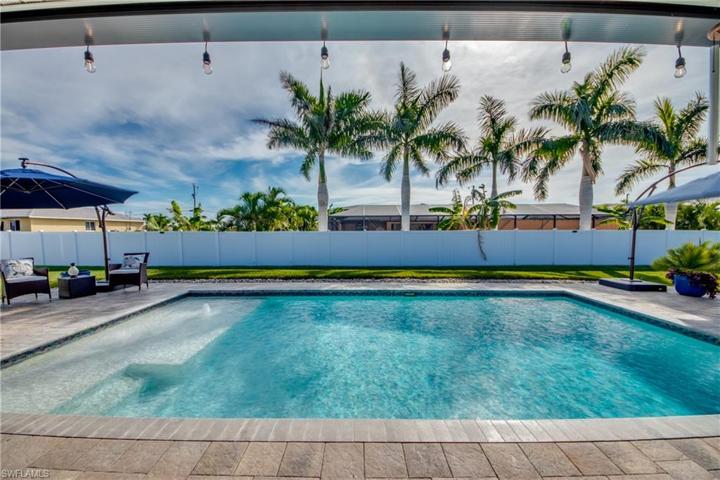 Looking south and check out the neighbors royal palms!