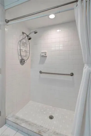 5360  Governors  DR, Fort Myers, FL 33907