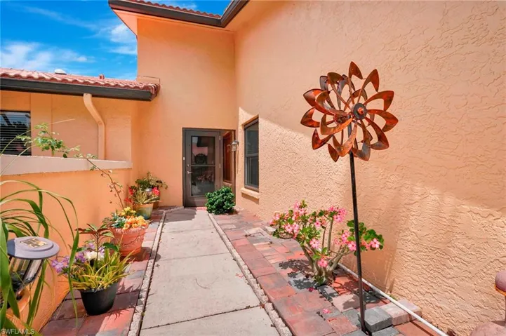 5360  Governors  DR, Fort Myers, FL 33907