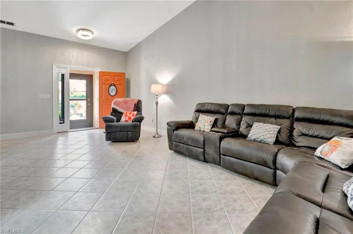 5360  Governors  DR, Fort Myers, FL 33907