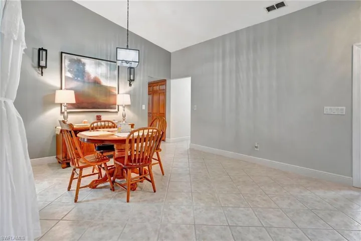 5360  Governors  DR, Fort Myers, FL 33907