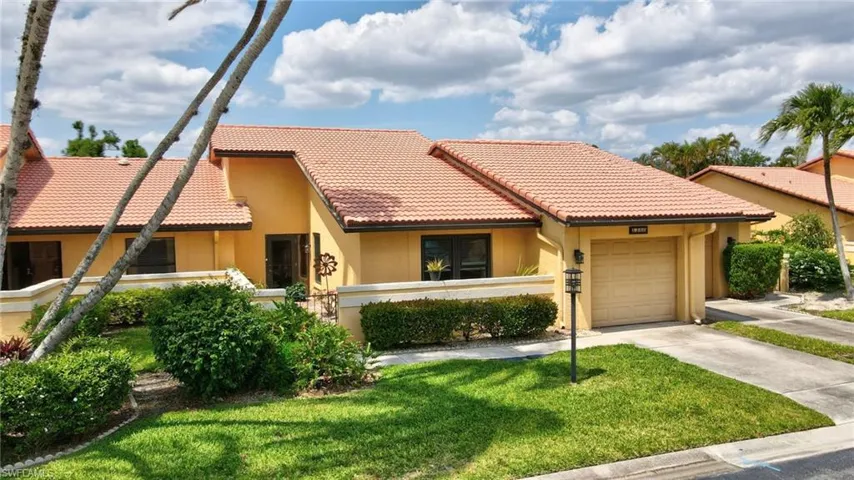5360  Governors  DR, Fort Myers, FL 33907