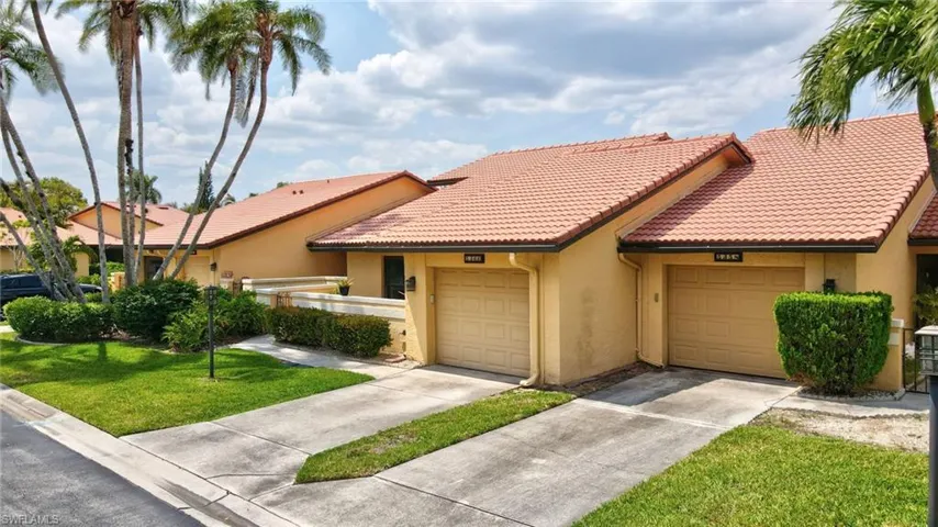 5360  Governors  DR, Fort Myers, FL 33907