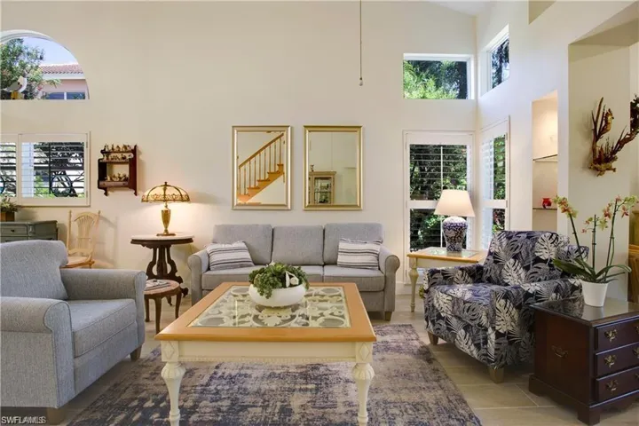 igh ceilings, transom windows, plenty of natural light.