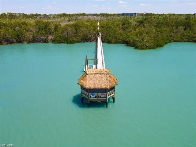 Boardwalk to the tiki hut/fishing pier/kayak launch.
