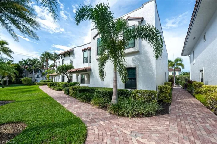 1080 6th St S, Naples, Florida 34102