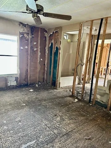 Misc room with ceiling fan