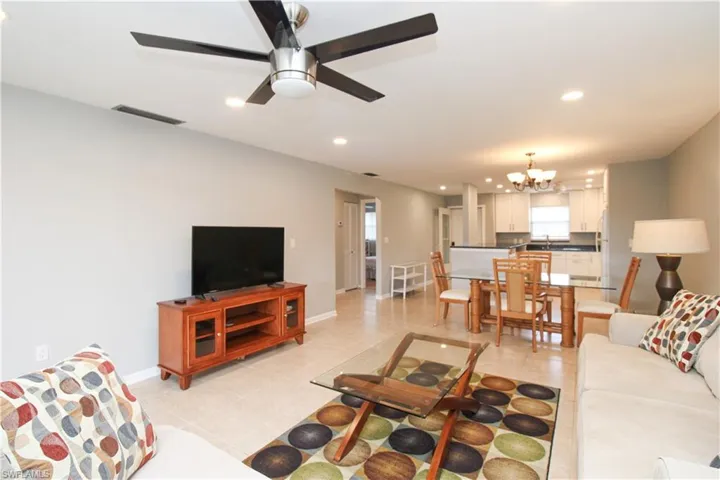 600 Valley Stream Dr F9, Naples, Florida 34113