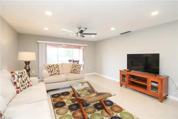 600 Valley Stream Dr F9, Naples, Florida 34113